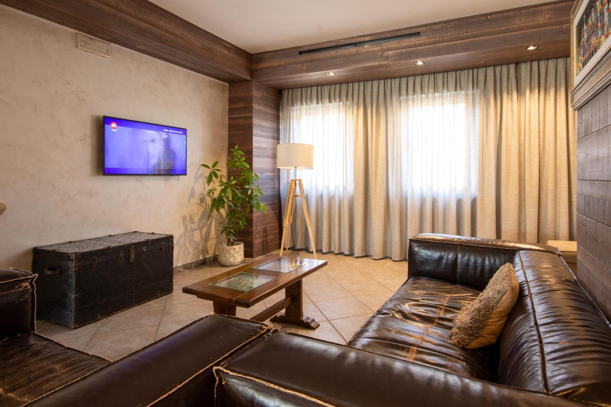 Hotel Don Luis กัสเตลดิซังโกร ภายนอก รูปภาพ