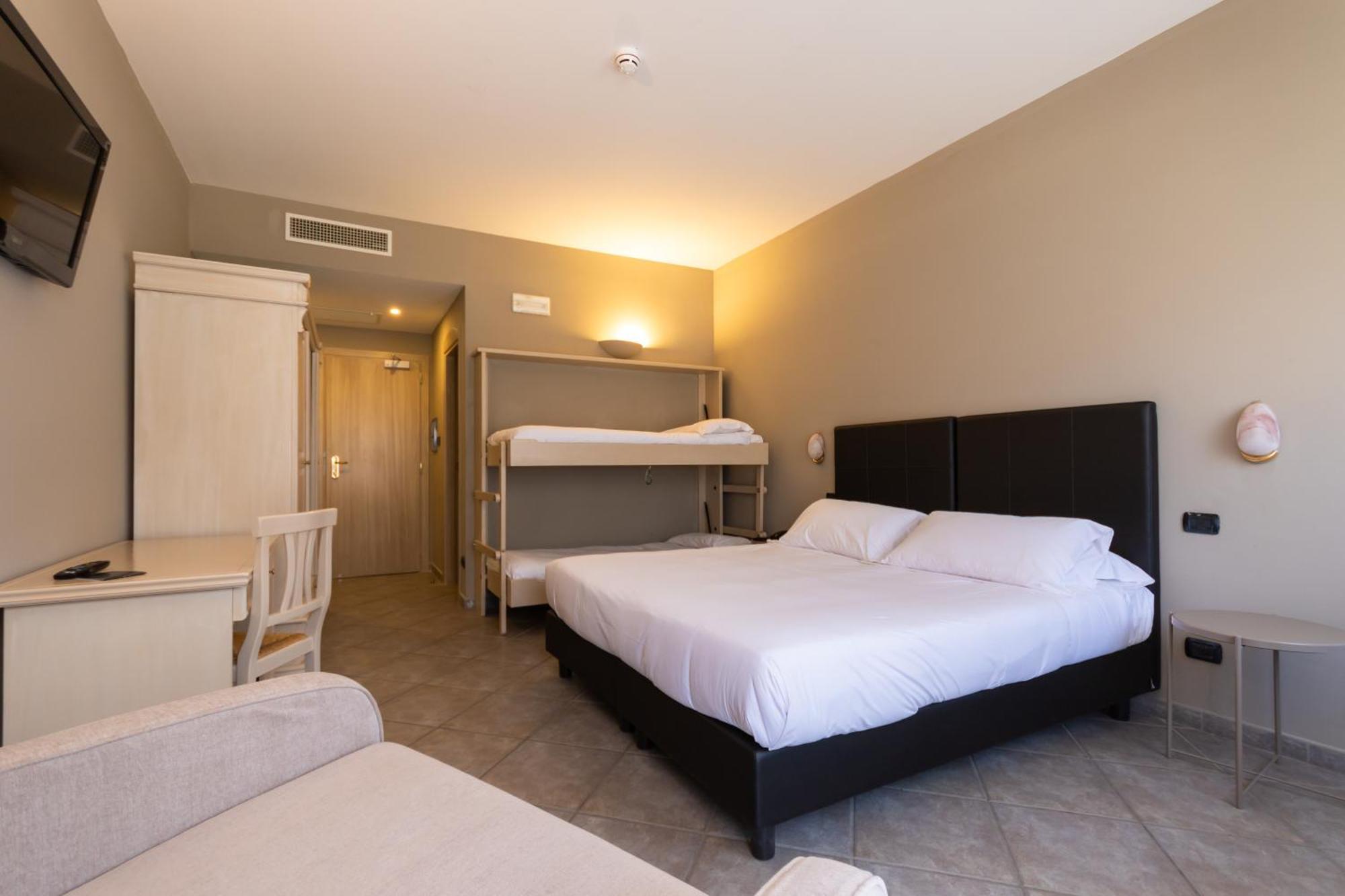 Hotel Don Luis กัสเตลดิซังโกร ภายนอก รูปภาพ