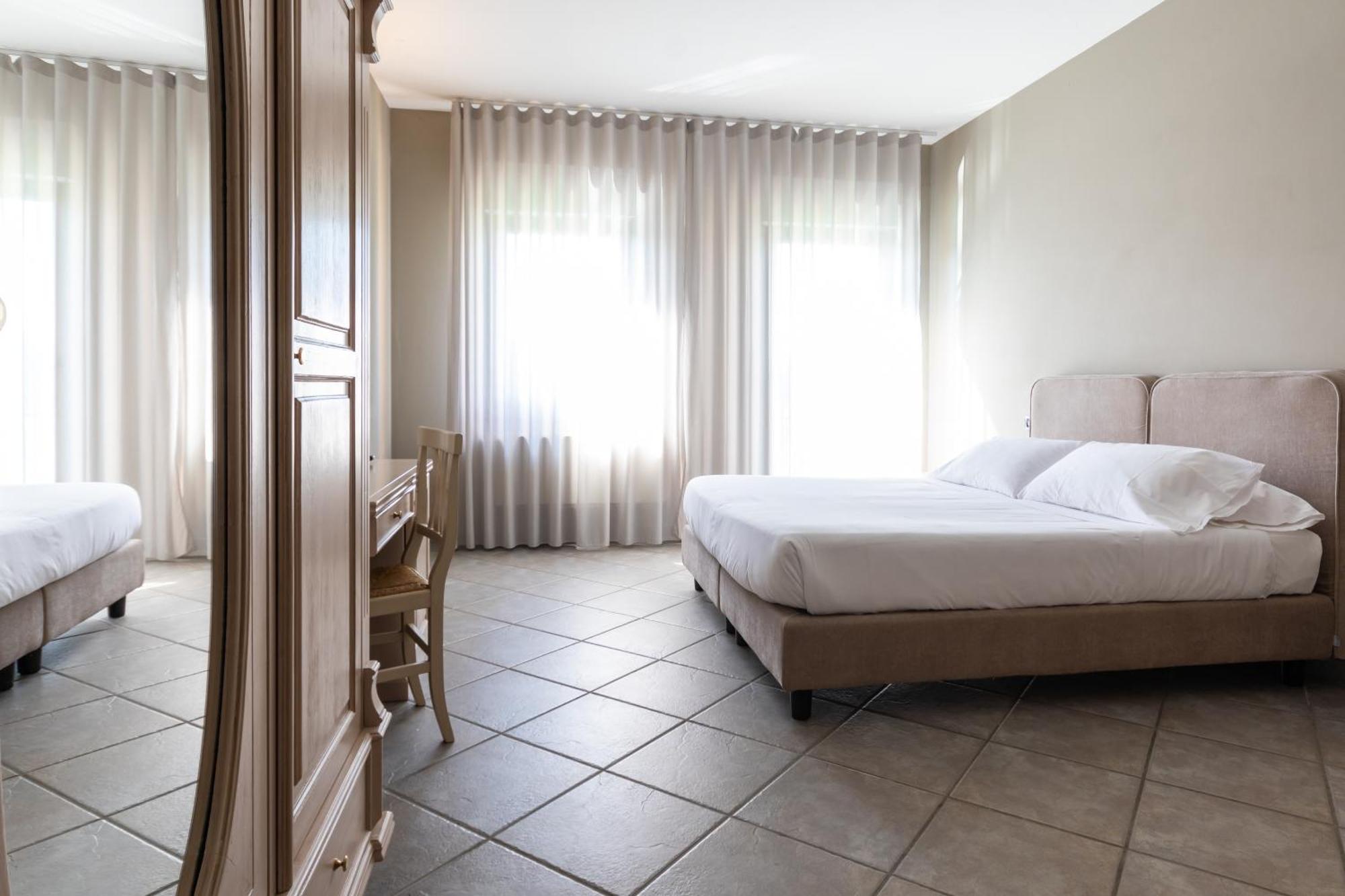 Hotel Don Luis กัสเตลดิซังโกร ภายนอก รูปภาพ