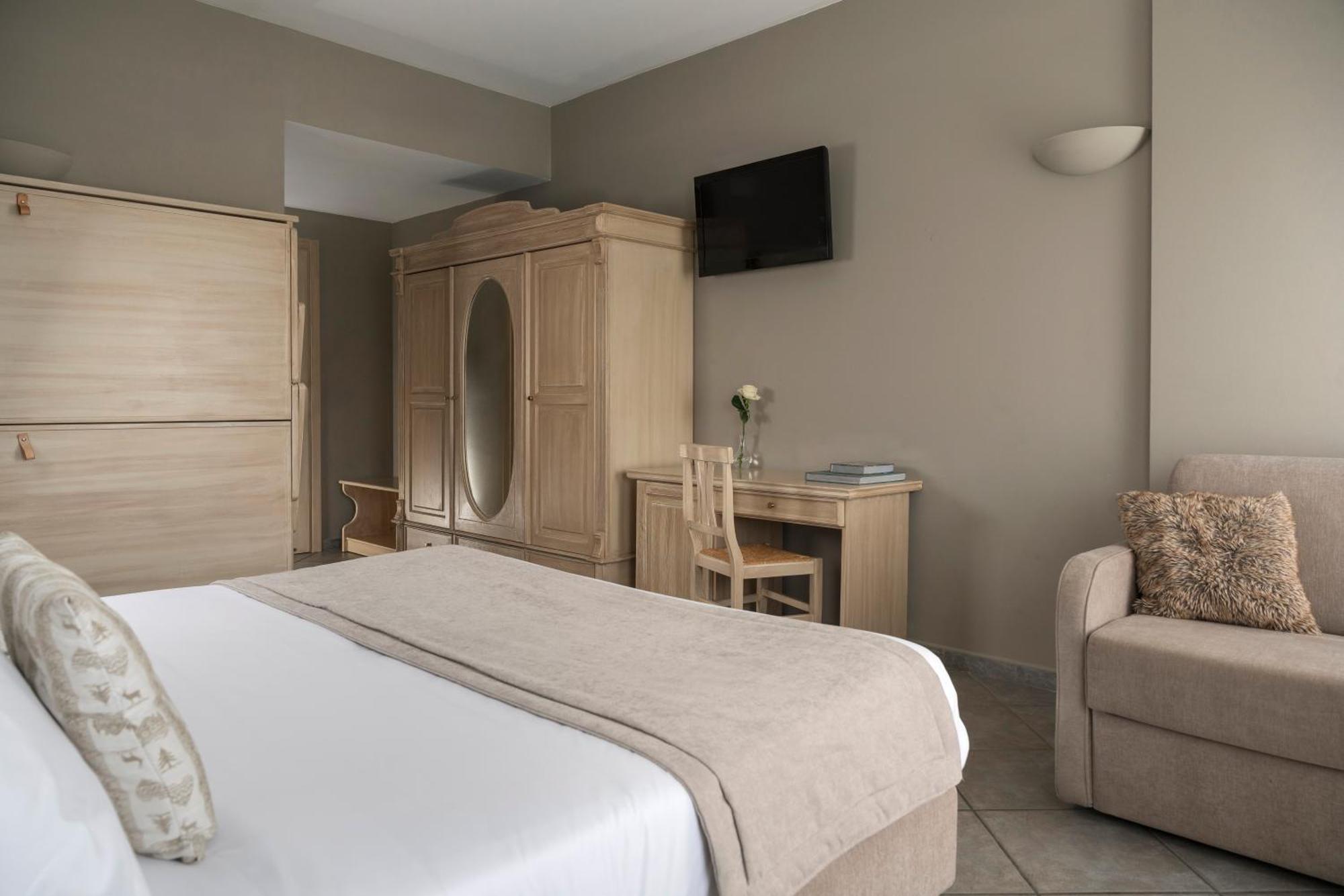 Hotel Don Luis กัสเตลดิซังโกร ภายนอก รูปภาพ