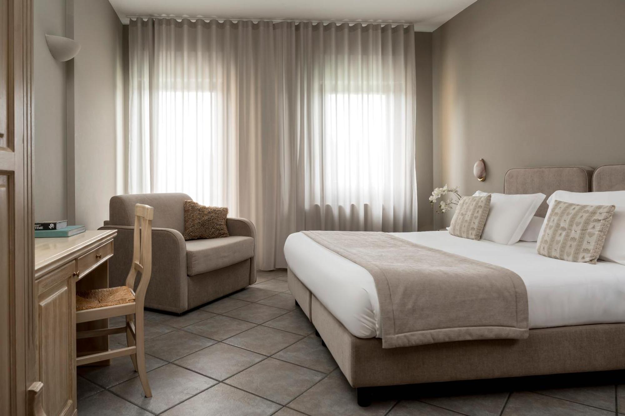 Hotel Don Luis กัสเตลดิซังโกร ภายนอก รูปภาพ